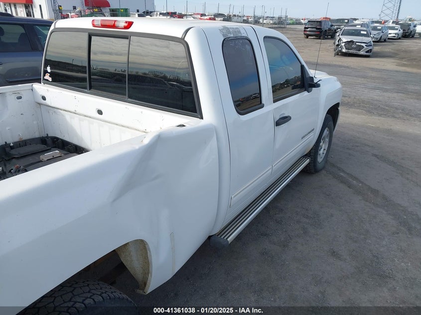 2011 CHEVROLET SILVERADO 1500 VIN: 1GCRKSE34BZ122133