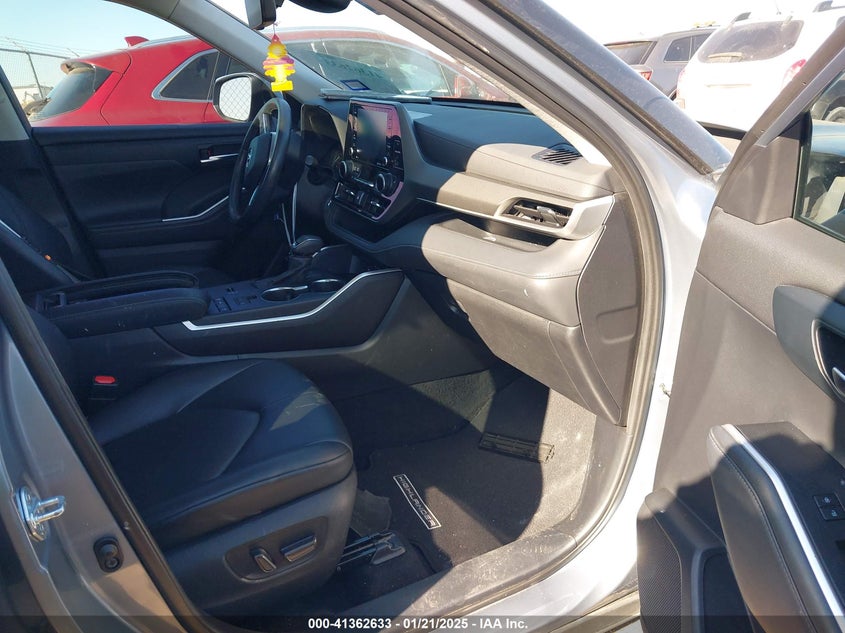 2021 TOYOTA HIGHLANDER XLE - 5TDGZRAH6MS089301