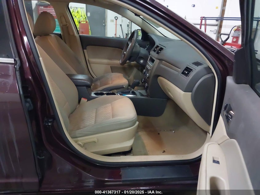 2011 FORD FUSION VIN: 3FAHP0HA2BR165052