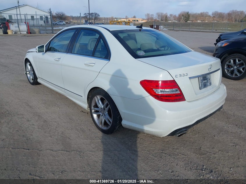 2012 MERCEDES-BENZ C 300 VIN: WDDGF8BBXCR240415