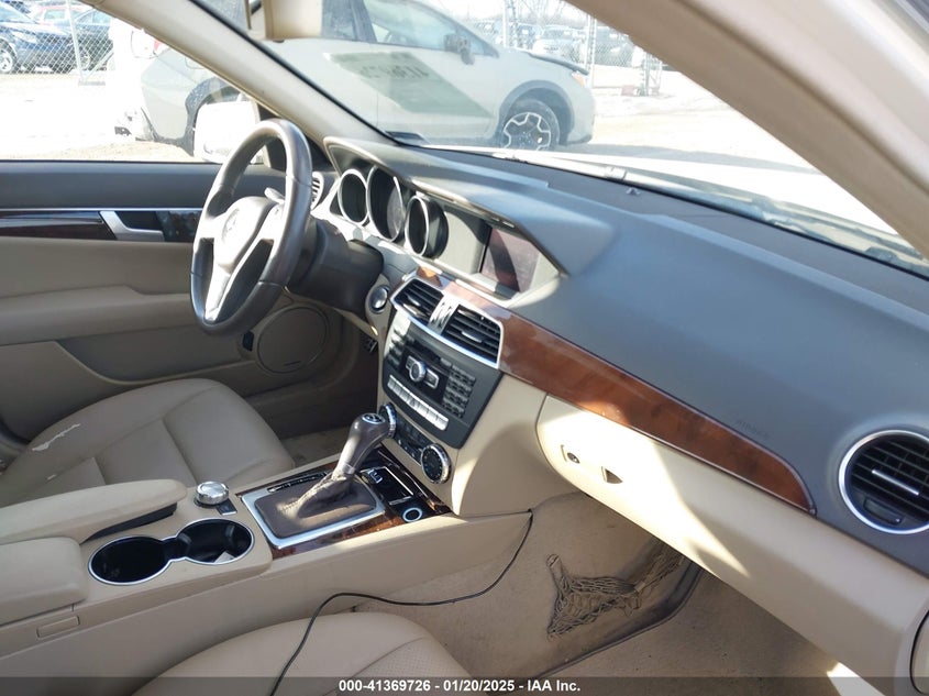 2012 MERCEDES-BENZ C 300 VIN: WDDGF8BBXCR240415