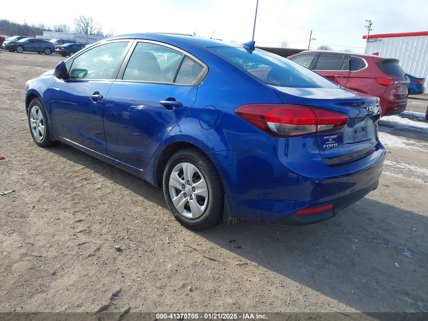 2018 KIA FORTE VIN: 3KPFK4A79JE275687