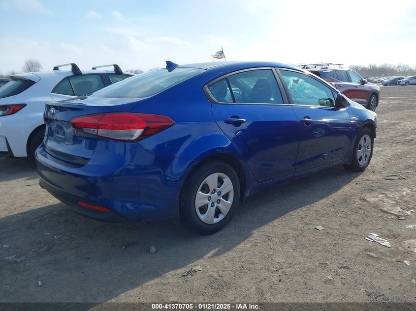 2018 KIA FORTE VIN: 3KPFK4A79JE275687