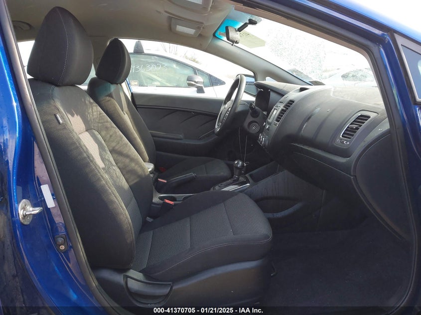 2018 KIA FORTE VIN: 3KPFK4A79JE275687