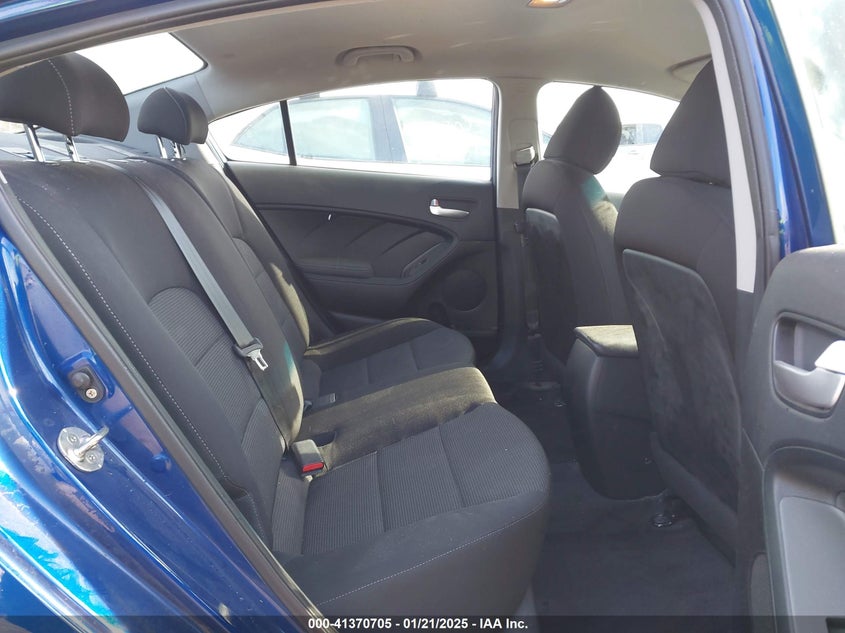 2018 KIA FORTE VIN: 3KPFK4A79JE275687
