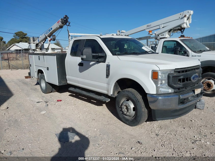 2022 FORD F350  (VIN: 1FD8X3H68NEC67255)