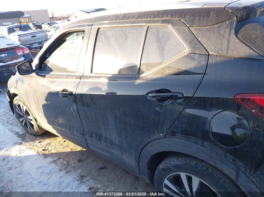 VIN 3N1CP5CU2JL542647 2018 NISSAN KICKS SV