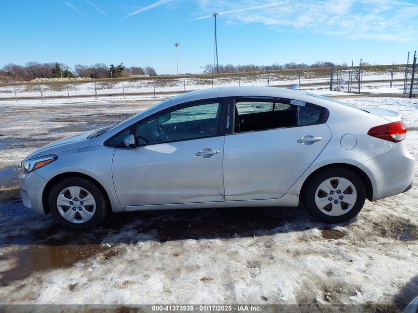 2017 KIA FORTE VIN: 3KPFL4A71HE158113