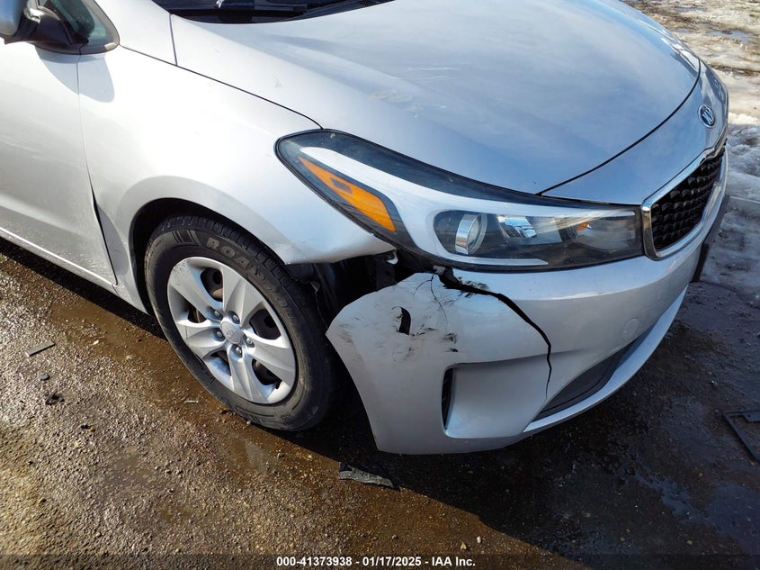 2017 KIA FORTE VIN: 3KPFL4A71HE158113