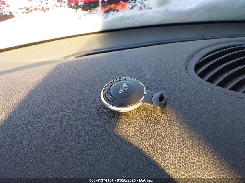 2012 MINI COOPER S VIN: WMWSV3C58CTY27456