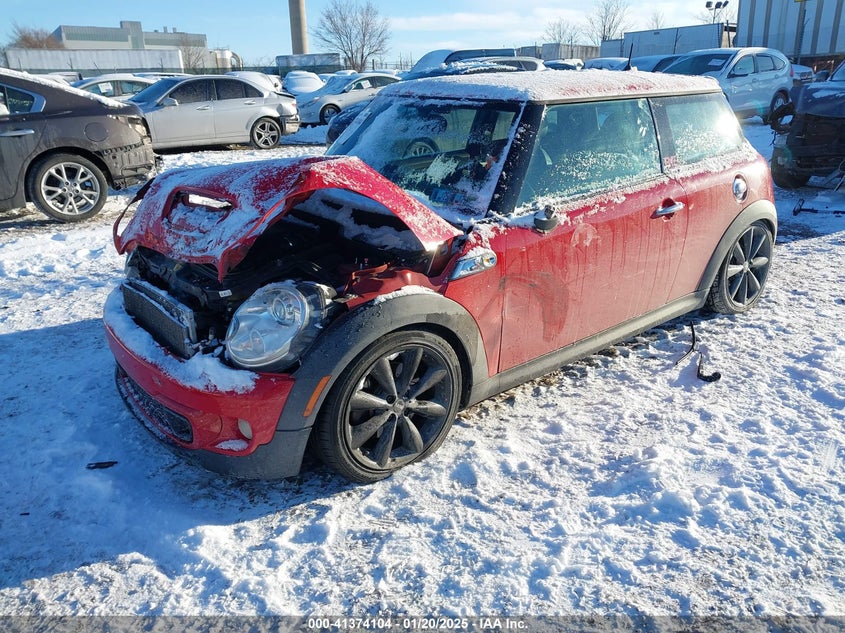 2012 MINI COOPER S VIN: WMWSV3C58CTY27456