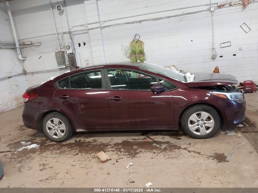 2017 KIA FORTE VIN: 3KPFK4A75HE037054
