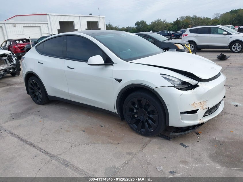 2022 TESLA MODEL Y  (VIN: 7SAYGDEE6NF313110)