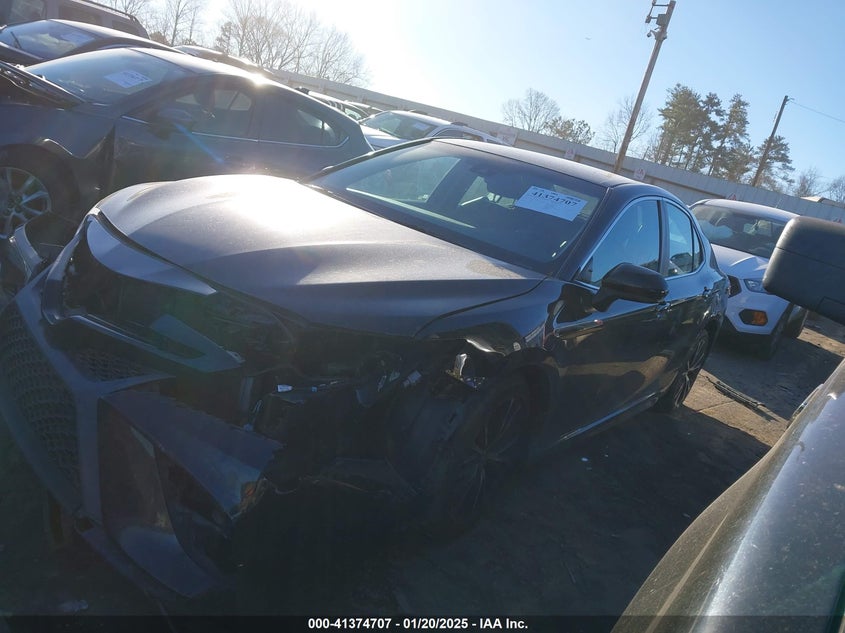2018 TOYOTA CAMRY VIN: 4T1B11HK5JU157739