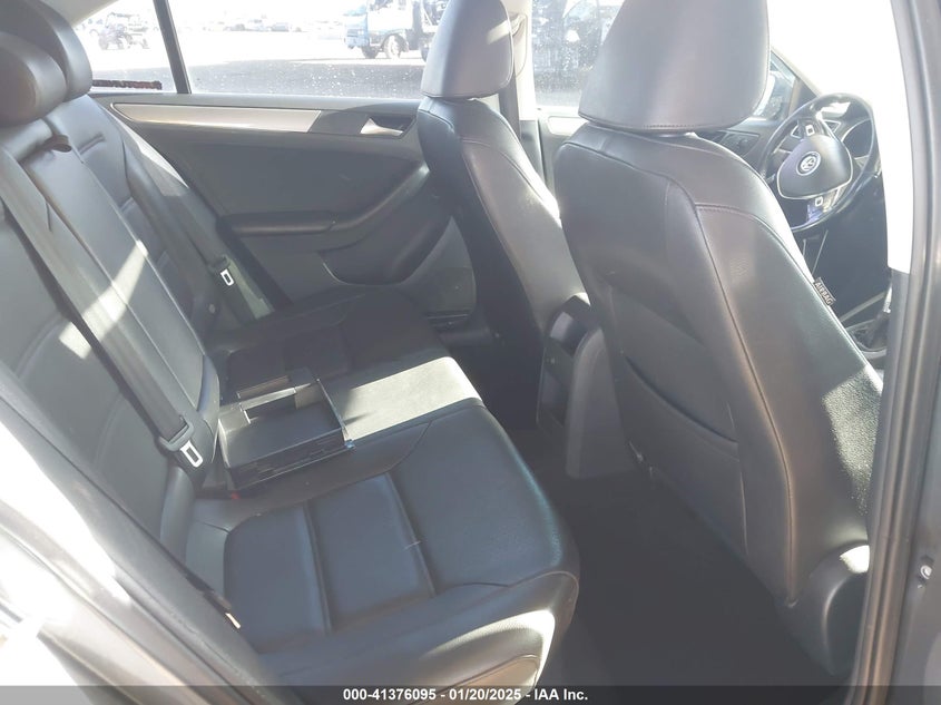 2017 VOLKSWAGEN JETTA VIN: 3VWDB7AJ3HM398211