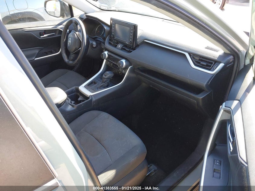 VIN 2T3W1RFV8LW078850 2020 TOYOTA RAV4 XLE