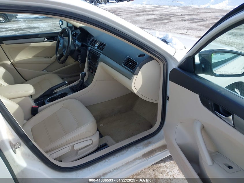 2015 VOLKSWAGEN PASSAT VIN: 1VWBV7A30FC013945