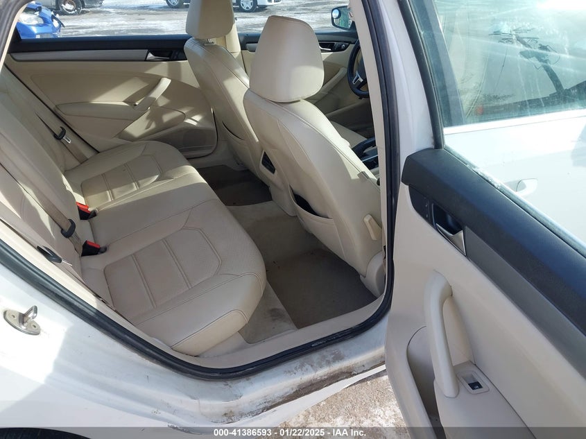 2015 VOLKSWAGEN PASSAT VIN: 1VWBV7A30FC013945