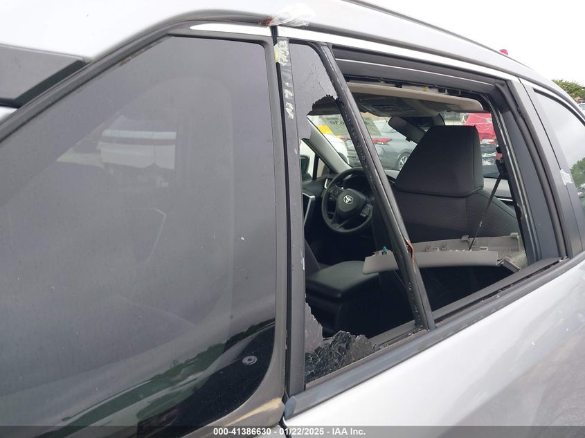 2019 TOYOTA RAV4 LE - JTMH1RFV8KD036019