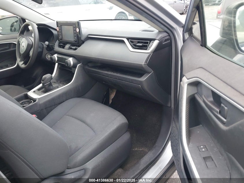 2019 TOYOTA RAV4 LE - JTMH1RFV8KD036019