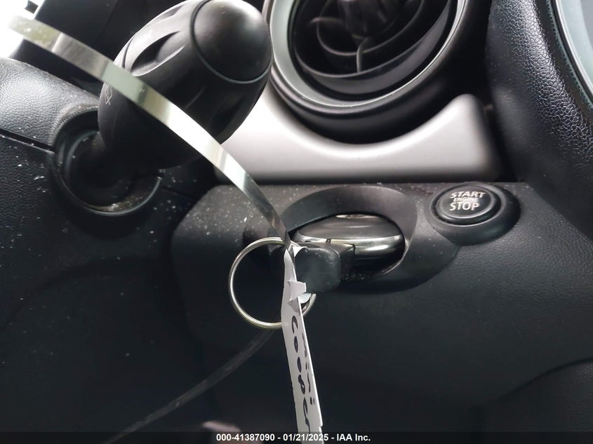 2011 MINI COOPER CLUBMAN VIN: WMWZF3C55BT188172