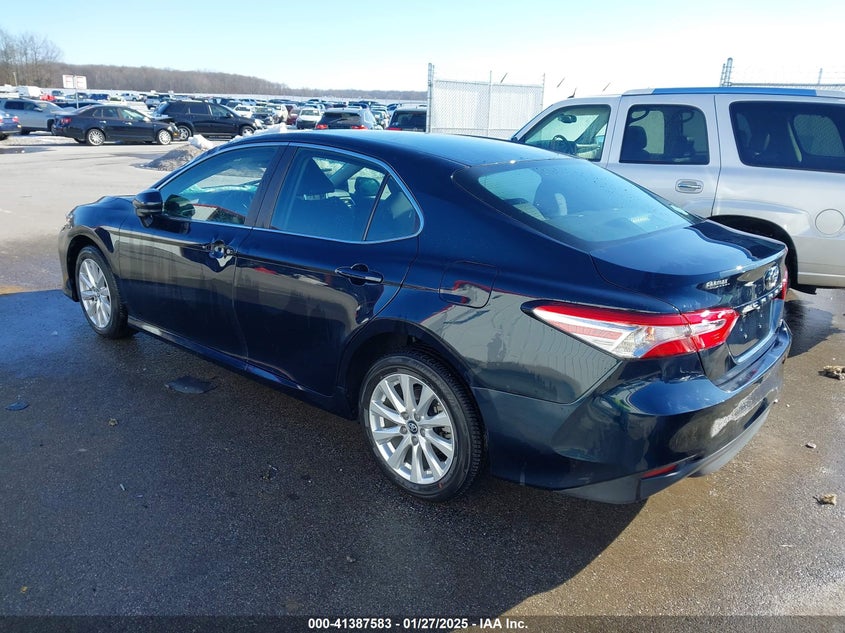 2018 TOYOTA CAMRY VIN: 4T1B11HK5JU520010
