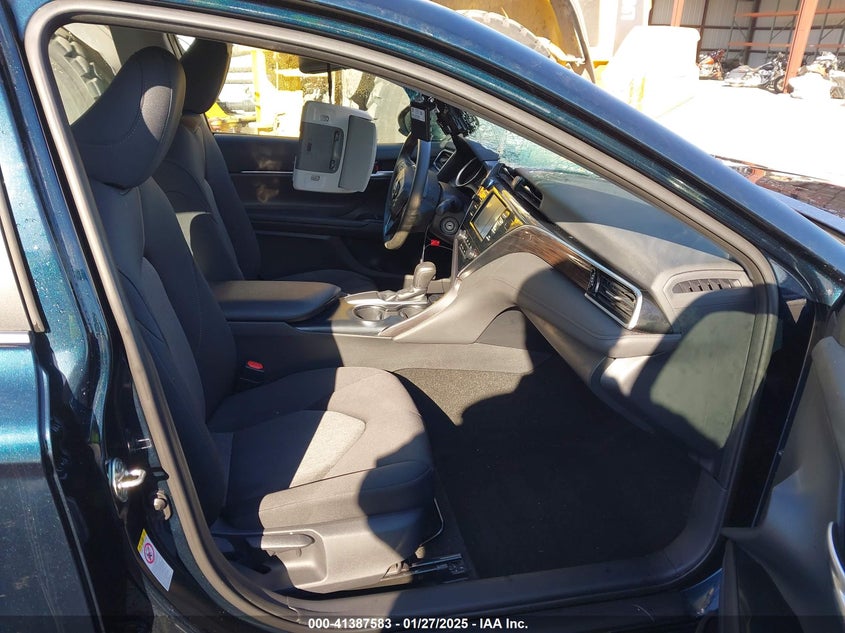 2018 TOYOTA CAMRY VIN: 4T1B11HK5JU520010