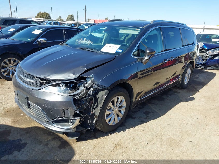 VIN 2C4RC1BG8JR112180 2018 CHRYSLER PACIFICA TOURING L