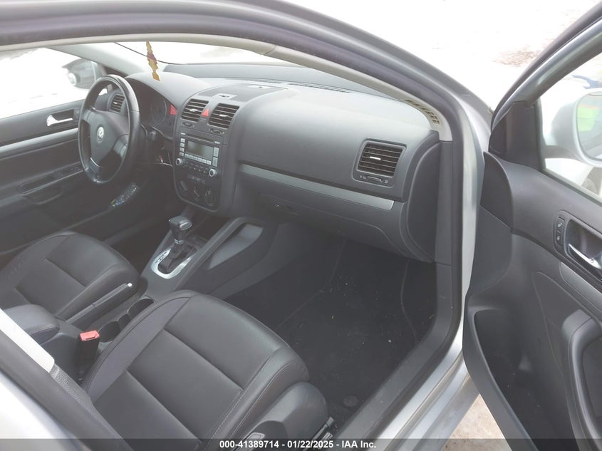 2008 VOLKSWAGEN JETTA VIN: 3VWRJ71K18M185744