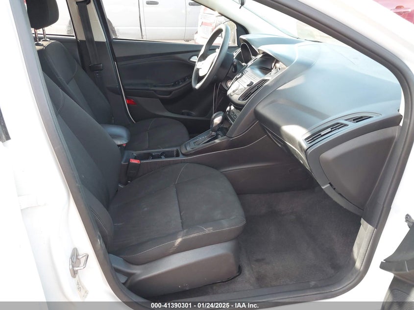 2018 FORD FOCUS VIN: 1FADP3K28JL262481