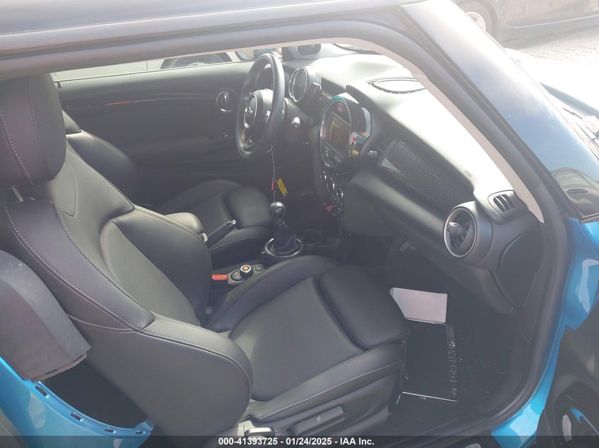 2015 MINI HARDTOP VIN: WMWXP7C55F2A59827