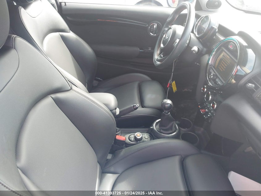 2015 MINI HARDTOP VIN: WMWXP7C55F2A59827