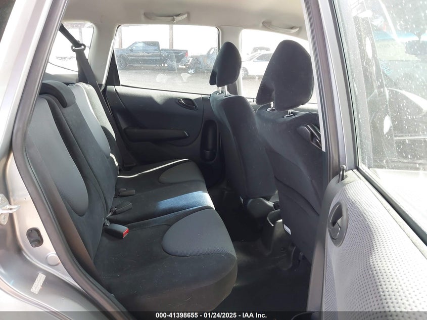2007 HONDA FIT VIN: JHMGD37477S026170