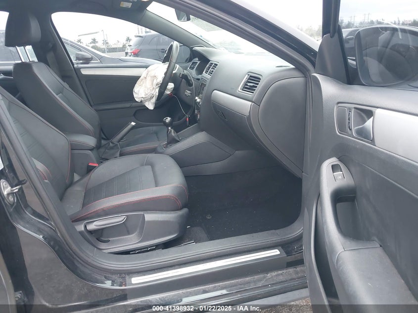 2012 VOLKSWAGEN JETTA VIN: 3VW5A7AJ0CM065108