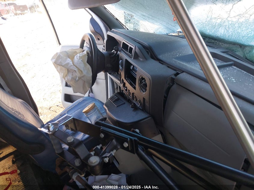 2010 Ford E-350 Cutaway VIN: 1FDEE3FS7ADB00409 Lot: 41399028