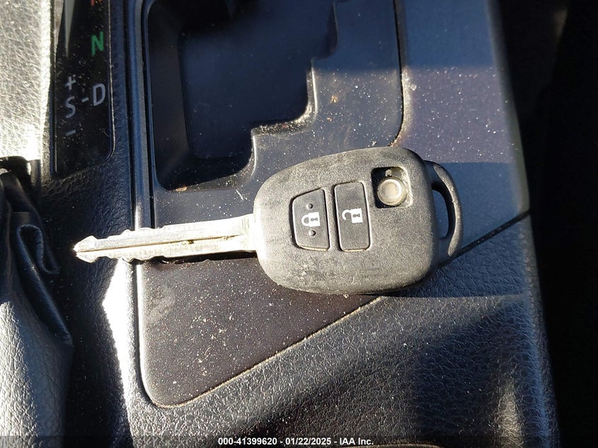 2018 TOYOTA RAV4 LE - JTMBFREV4JJ725905