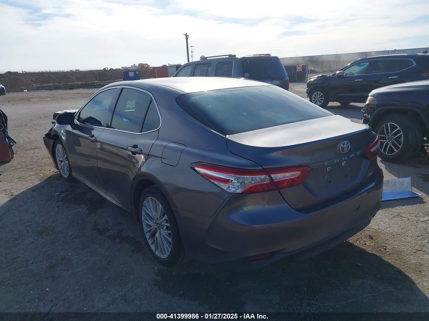 2018 TOYOTA CAMRY VIN: 4T1B11HK5JU005122