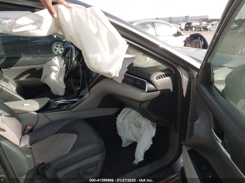 2018 TOYOTA CAMRY VIN: 4T1B11HK5JU005122