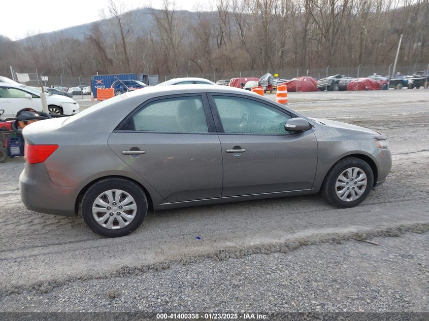2010 KIA FORTE VIN: KNAFU4A24A5807788