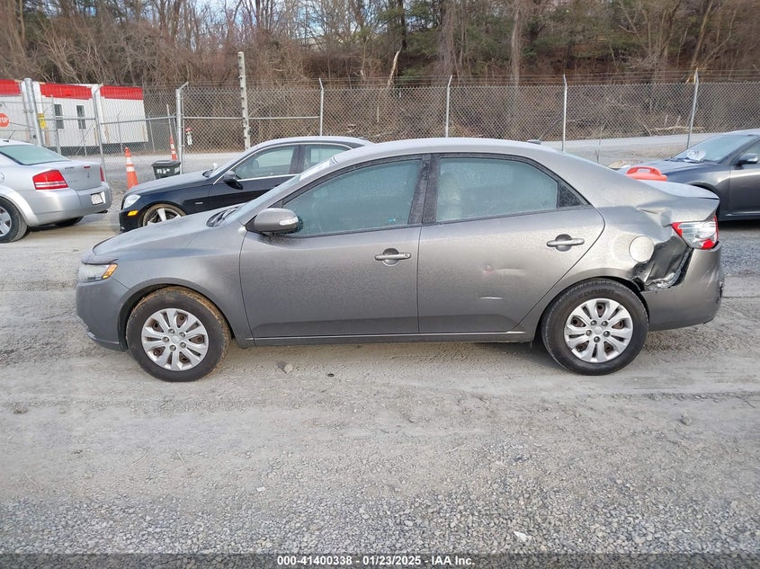 2010 KIA FORTE VIN: KNAFU4A24A5807788