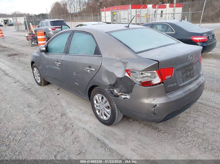 2010 KIA FORTE VIN: KNAFU4A24A5807788