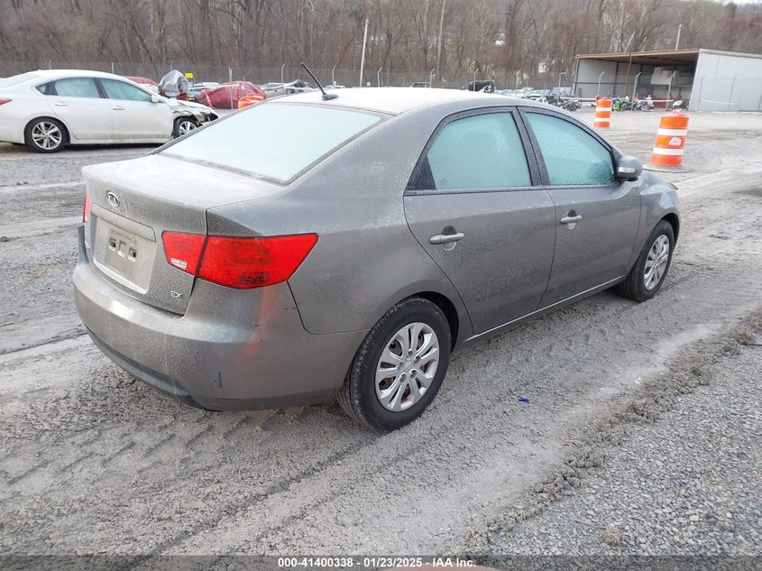 2010 KIA FORTE VIN: KNAFU4A24A5807788