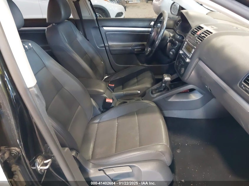 2008 VOLKSWAGEN JETTA VIN: 3VWRZ71K08M106704
