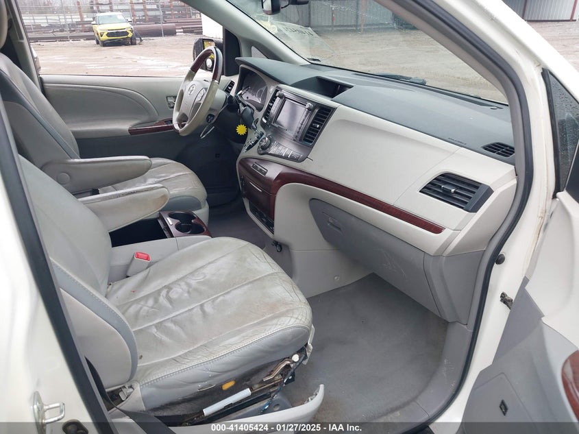 2011 TOYOTA SIENNA VIN: 5TDDK3DC8BS010051
