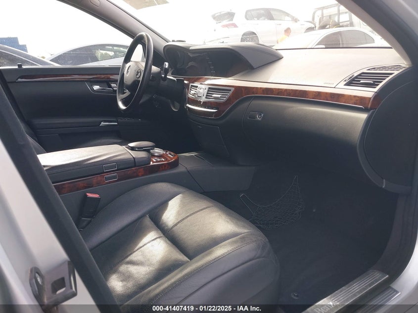 2007 MERCEDES-BENZ S 550 VIN: WDDNG71X07A109896