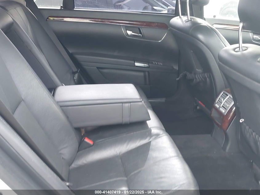 2007 MERCEDES-BENZ S 550 VIN: WDDNG71X07A109896