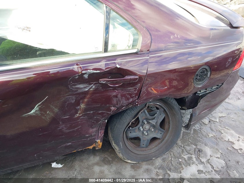 2011 FORD FUSION VIN: 3FAHP0HAXBR120215
