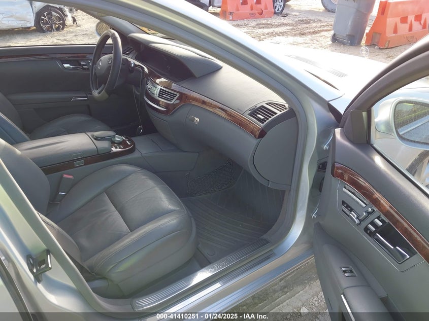 2007 MERCEDES-BENZ S 550 VIN: WDDNG71X37A079454