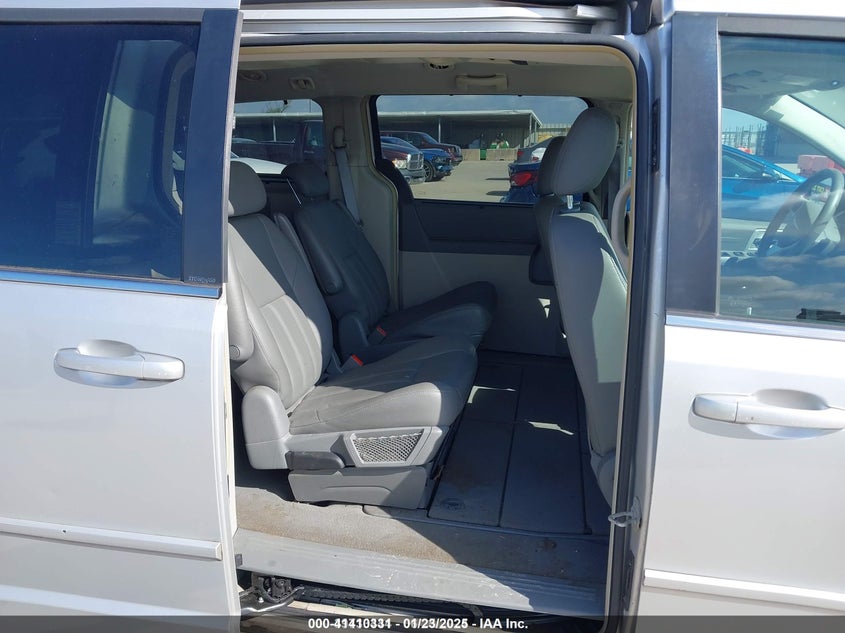 2008 Chrysler Town & Country Touring VIN: 2A8HR54P38R821228 Lot: 41410331