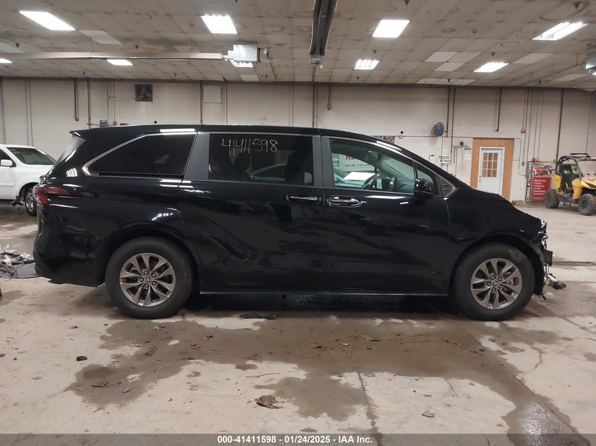 2024 TOYOTA SIENNA XLE - 5TDYSKFC0RS115377